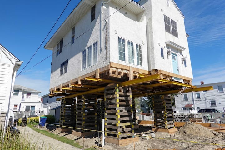 Located in Houston, Texas, we are a company that specializes in house lifting, small distance house moving, piles and foundations.